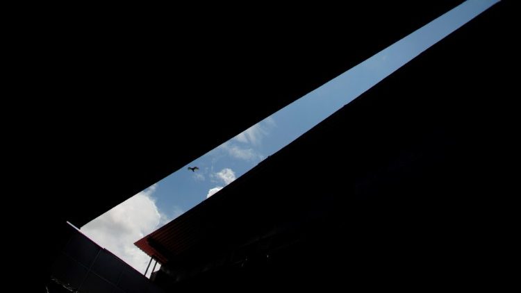 Bispos cubanos salientam que o indulto constitui constitui "a ocasião para sensibilizar as comunidades por uma maior atenção e apoio a este esforço específico da Pastoral Carcerária, que é baseado no ensinamento de Jesus: era um prisioneiro e me visitastes.”