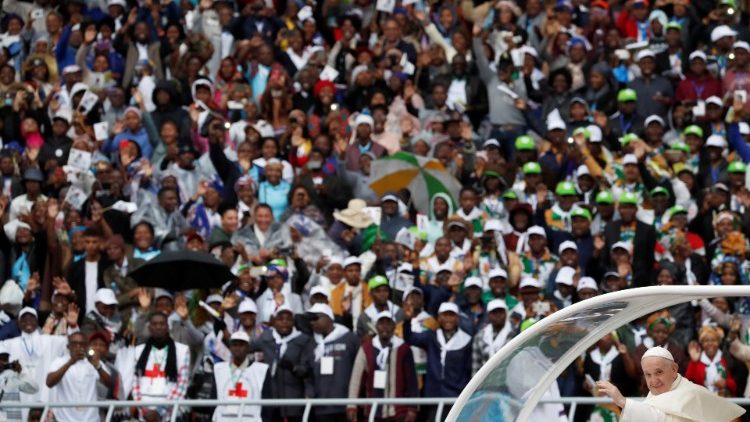 मापुतो के स्टेडियम में सन्त पापा फ्राँसिस का भावपूर्ण स्वागत