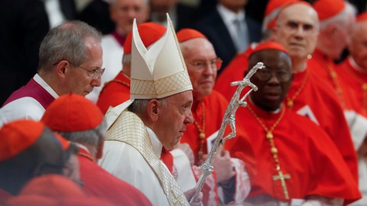 Papież na konsystorzu