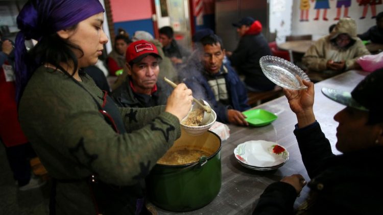 Volontaria in servizio presso una mensa per poveri a Buenos Aires