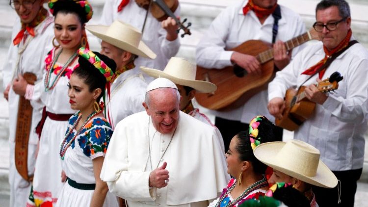Papa ao receber artistas mexicanos durante Audiência Geral em dezembro de 2019