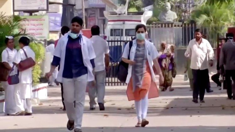 Koronawirus rozprzestrzenia się w szybkim tempie