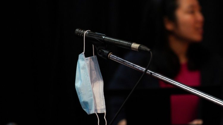 "É possível encontrar Cristo através de rede?", perguntam muitos jovens