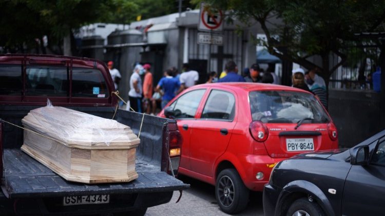 Einbruch des Bestattungswesens: schreckliche Folgen von COVID-19 in Guayaquil 