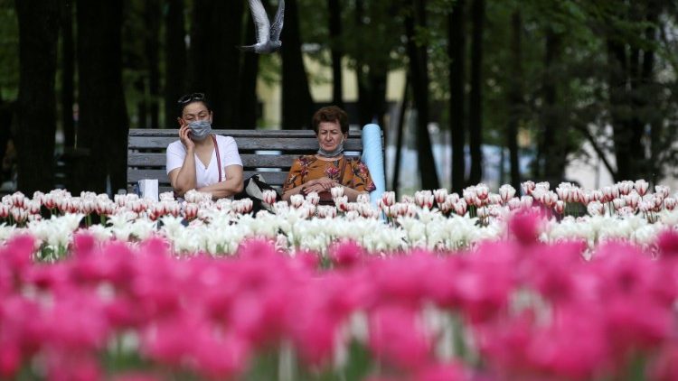 "A epidemia desperta grande ansiedade social, mas as pessoas se mostram solidárias umas com as outras", observa o prelado