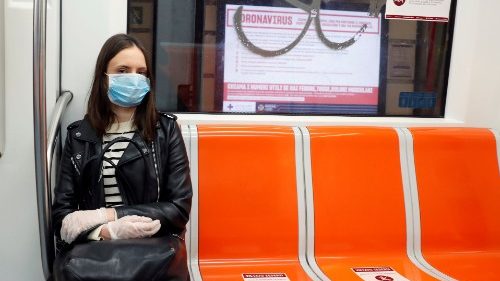 Covid-19, chiarezza su vaccino e fase due. Rezza: bene l'appello del Papa