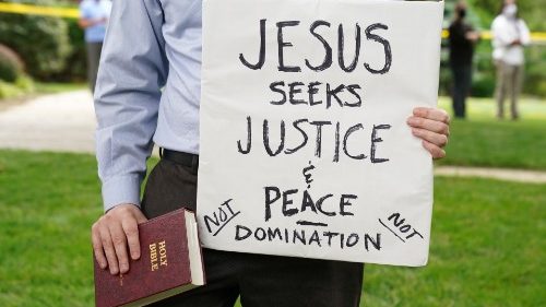 USA: Bibelinstitut entschuldigt sich für rassistische Bilder