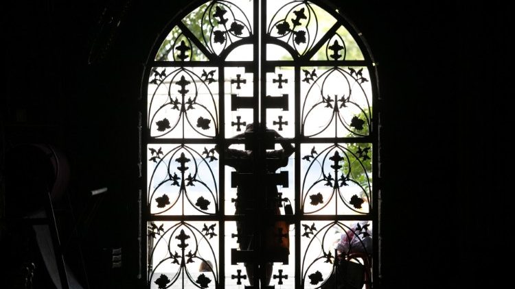 O que preocupa, entre outras questões, é a definição vaga e extensa da noção de terrorismo, que poderia ser usada para atacar dissidentes e atropelar direitos humanos e liberdades civis