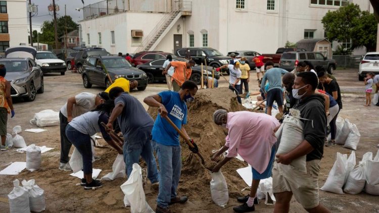 New Orleans, 15 anni dopo Katrina, la città alle prese con l'uragano Laura