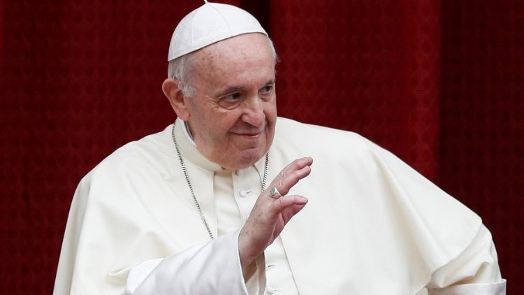 Le Pape François lors de son arrivée pour l'audience générale dans la Cour Saint-Damase, le 2 septembre 2020