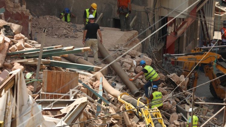 Rund einen Monat nach der verheerenden Explosion im Hafen der libanesischen Hauptstadt Beirut haben Rettungshelfer möglicherweise Hinweise auf einen weiteren Überlebenden