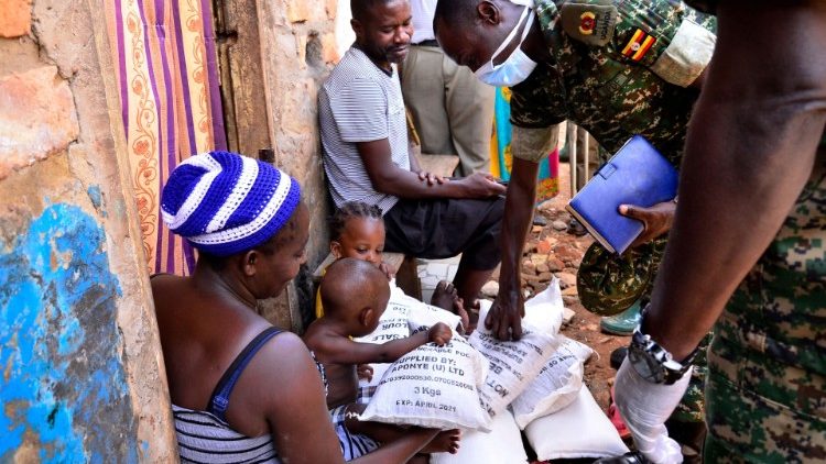 Verteilungsübung der Regierung an die von der Abriegelung betroffene Zivilbevölkerung in Kampala