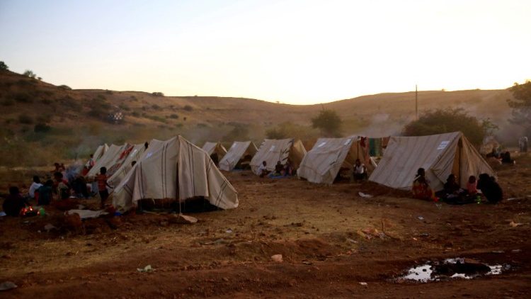 Accampamento di etiopi in fuga dalla Regione del Tigray (REUTERS)