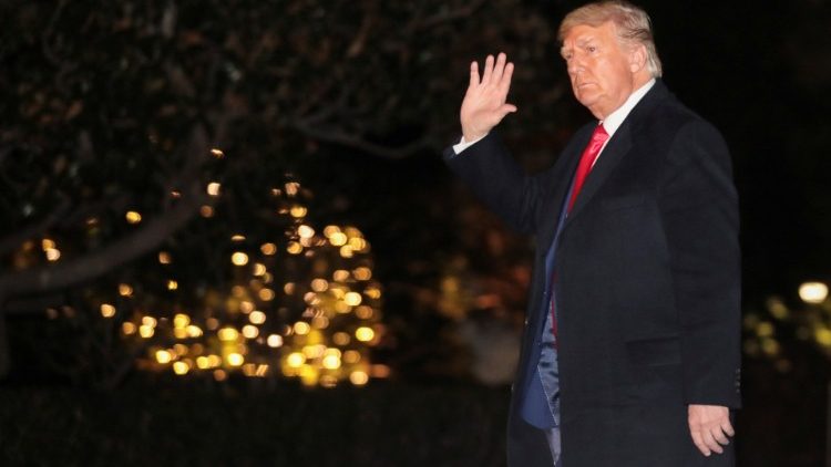 Żegnający się z prezydenturą Donald Trump zatwierdził na koniec przepisy przyjazne organizacjom religijnym 