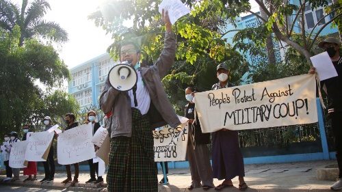Golpe militar Myanmar. Cardenal Bo: "Restaurar democracia con diálogo. No a la violencia"  