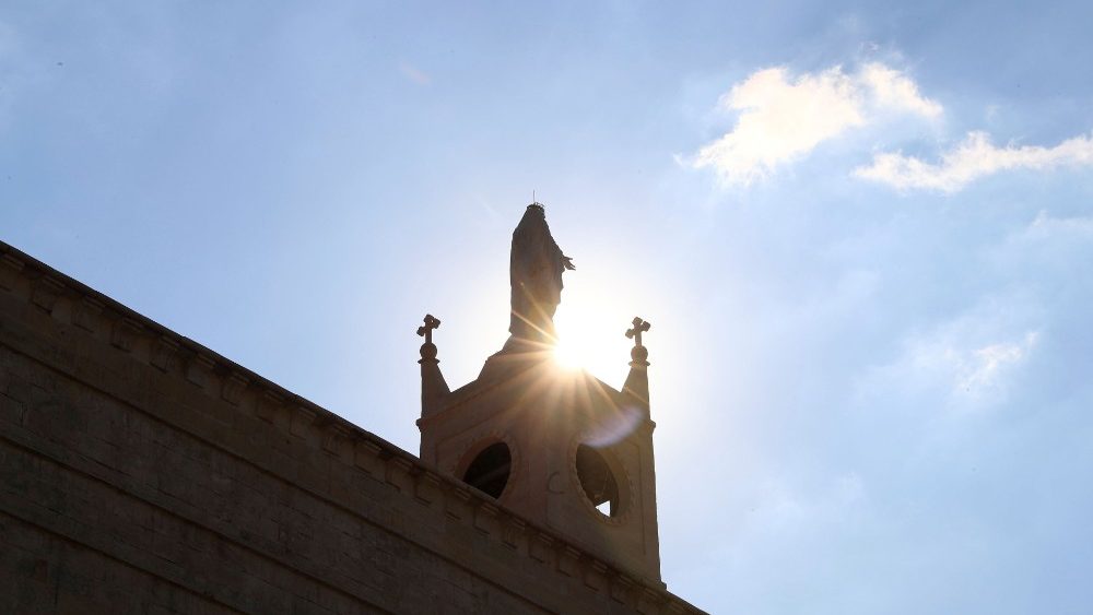 Estátua da Virgem Maria na Igreja da Imaculada, em Qaraqosh