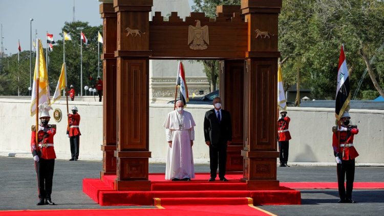 संत पापा का आधिकारिक स्वागत