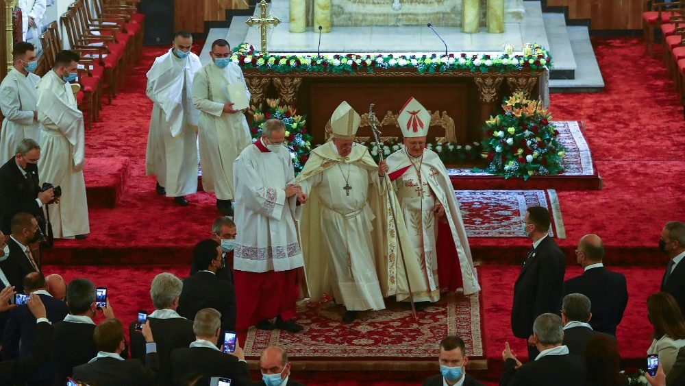 Záber z Chaldejskej katedrály sv. Jozefa v Bagdade 6. marca 2021