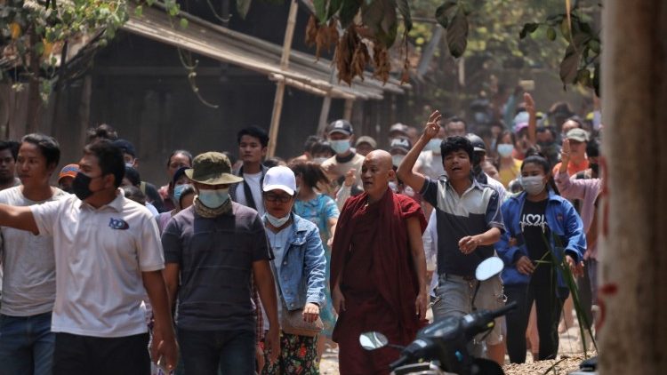 Manifestanti nella citta di Nyaung-U