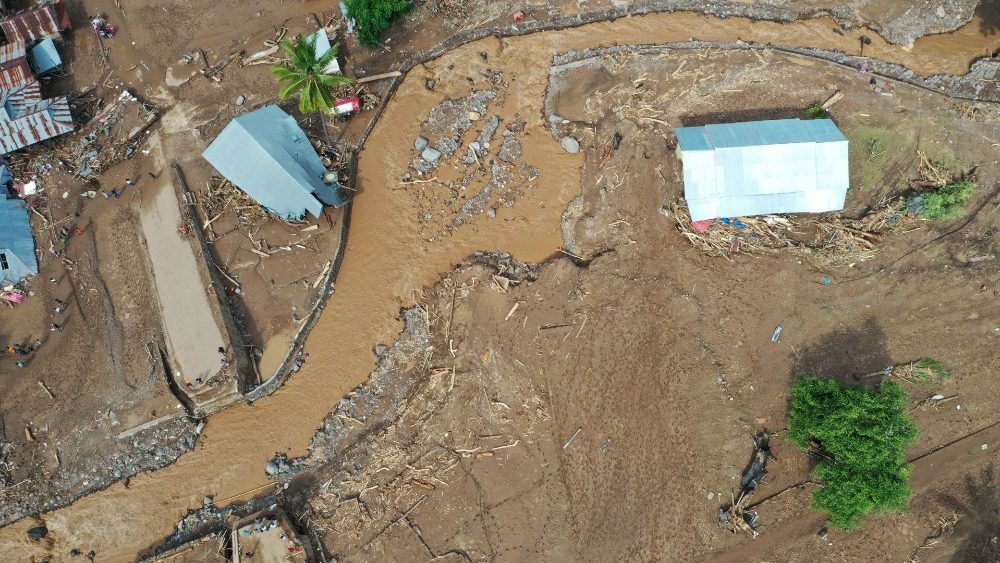Ciclone tropical Seroja atingiu a província de Nusa Tenggara Oriental em 5 de abril 