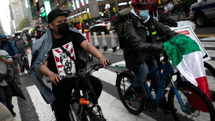 Manifestazione di rider a New York lo scorso 21 aprile