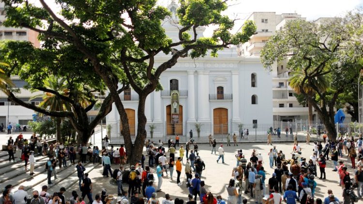 Boldoggá-avatás Caracasban - korlátozásokkal  