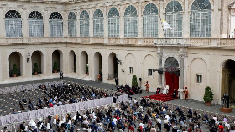 Papież do Polaków: nasze życie i dzieje świata są w ręku Boga