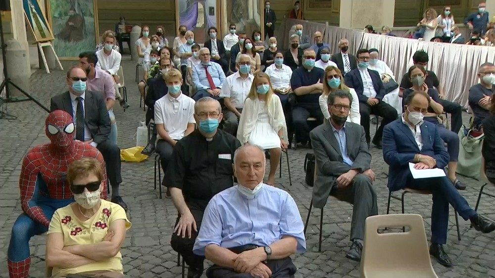 O Homem-Aranha entre os fiéis na Audiência Geral