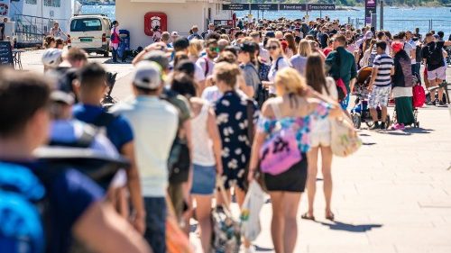 Covid: studenti italiani in quarantena a Dubai, Malta e Grecia