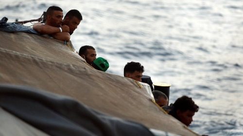 Migranti a Lampedusa, l’emergenza delle stragi invisibili 