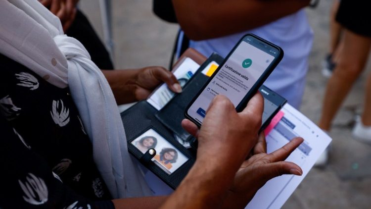 Passe verde apresentado pelos visitantes nos Museus Vaticanos