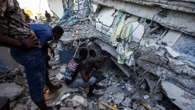Hundreds killed in magnitude 7.2 quake in Haiti
