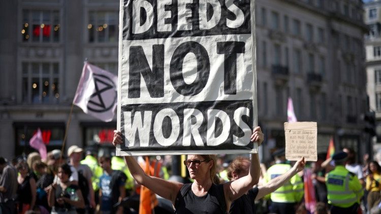 காலநிலை மாற்றத்தைக் குறைப்பதற்கு நடவடிக்கை எடுக்க வலியுறுத்தும் பேரணி 