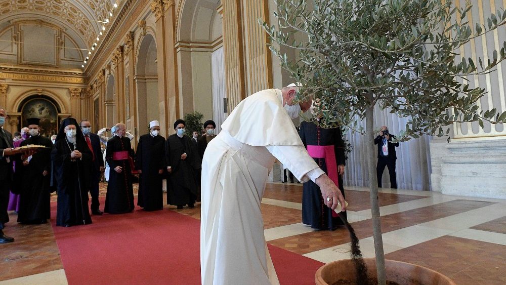 Svätý Otec František s účastníkmi stretnutia „Viera a veda: smerom ku COP26“