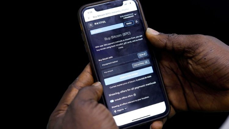 Muitos migrantes ao longo da Rota dos Balcãs, "aceitam as promessas dos contrabandistas na Internet e muitas vezes são vítimas de cadeias de criminosas de tráfico". 