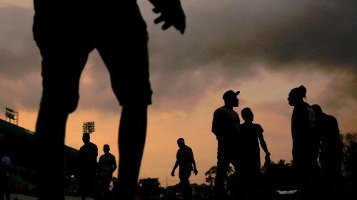 Caritas Francia: a Calais situazione al limite, grati del sostegno del Papa