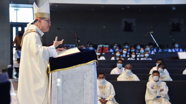 Kard. Tagle w Bahrajnie: bądźcie żywymi kamieniami Kościoła!