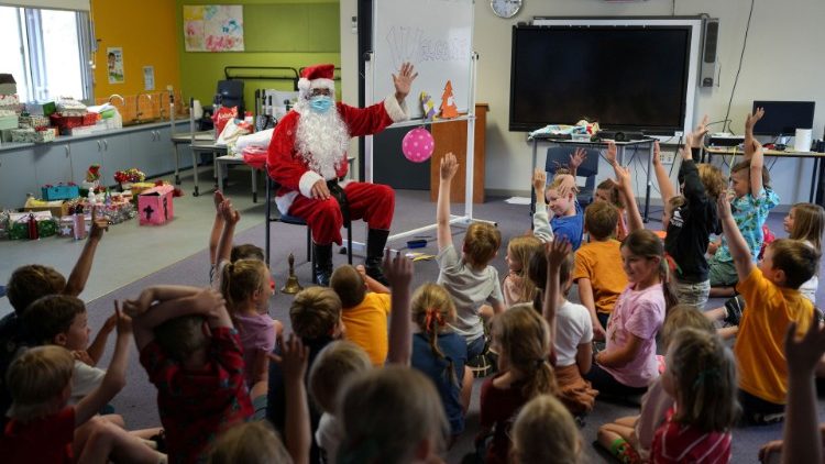 Watykan apeluje, by dzieci i młodzież jak najszybciej wróciły do szkół