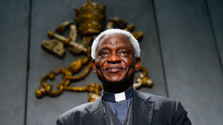 Kurienkardinal Peter Turkson bei der Pressekonferenz zur Vorstellung der Weltfriedensbotschaft