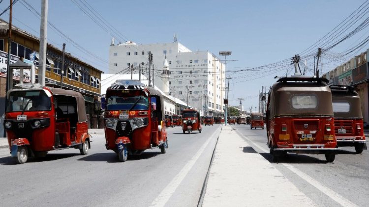 Vues sur une des principales artères de Mogadiscio, la capitale somalienne. 