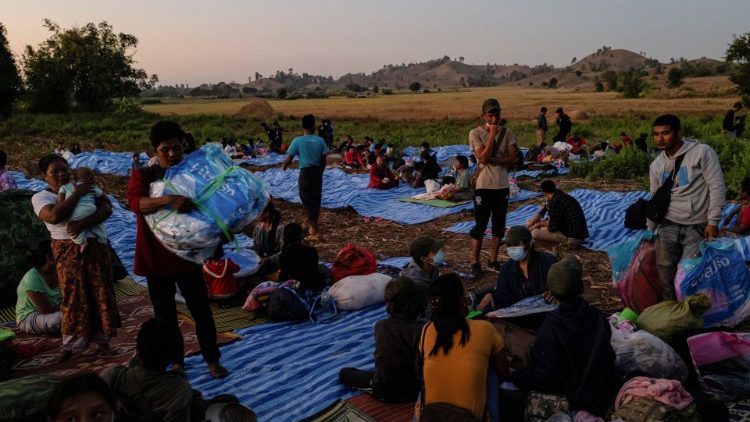 Refugees fleeing fighting between the army and insurgents in Myanmar