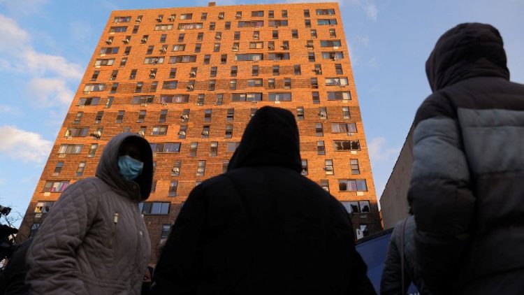 Požiarom zasiahnutý obytný dom v Bronxe (New York City)
