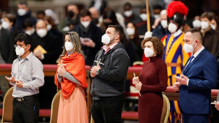 Durante la Misa el Papa instituyó a un grupo de lectores y catequistas