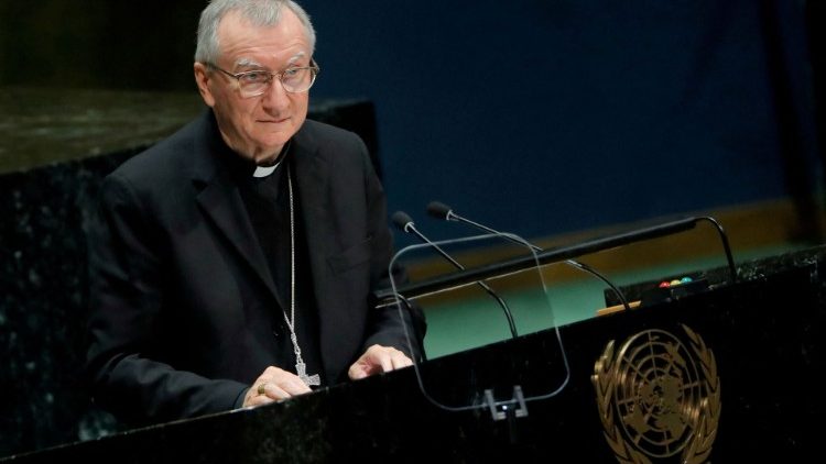 Kard. Parolin: dyplomacja watykańska broni godności człowieka