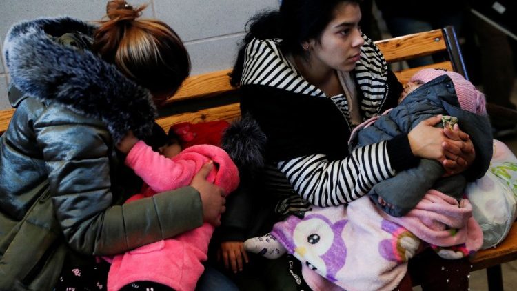 Flüchtlinge aus der Ukraine bei der Ankunft in Ungarn