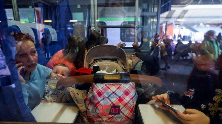 Stazione di Cracovia, rifugiati ucraini in fuga dalla guerra