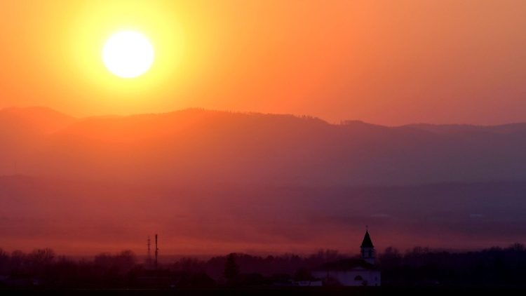 Liturujia ya Dominika ya IV ya Kipindi cha Kwaresima Kwa Mwaka C ni mwaliko wa kutafakari kuhusu: toba, wongofu wa ndani, huruma, msamaha na upendo wa Mungu kwa waja wake.