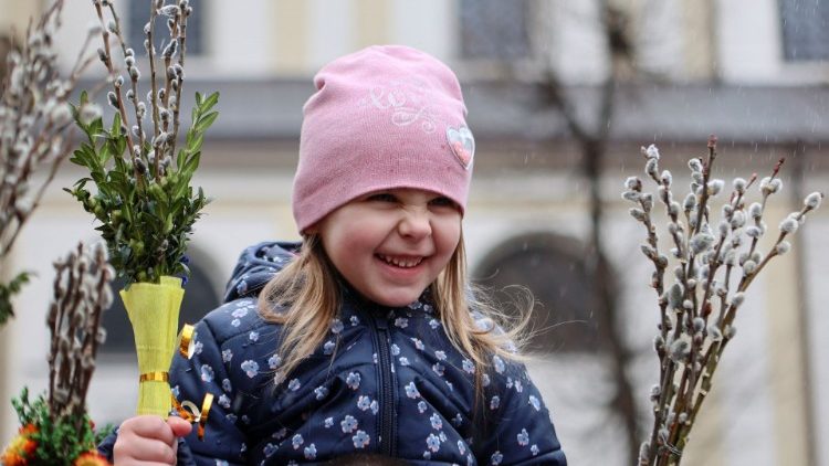 Abp Mokrzycki: wojenne chmury nie przysłoniły radości Zmartwychwstania