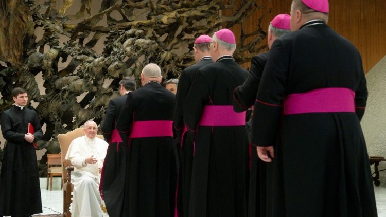 Szlov&aacute;k p&uuml;sp&ouml;k&ouml;k k&ouml;sz&ouml;ntik a p&aacute;p&aacute;t 