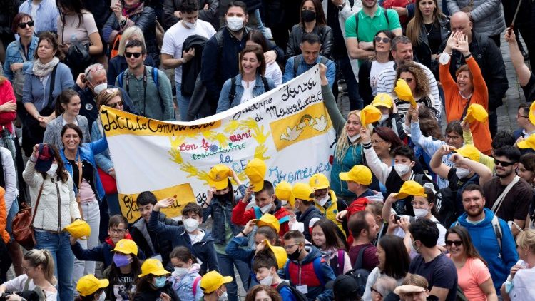 Papież: niech praca będzie godna i nikomu jej nie brakuje 